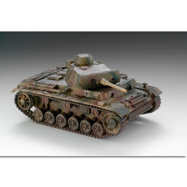 Modelo a escala Revell Tanque de combate III modelo L